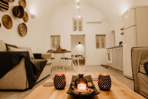 EvnOikon I- Jacuzzi Cave House in Fira